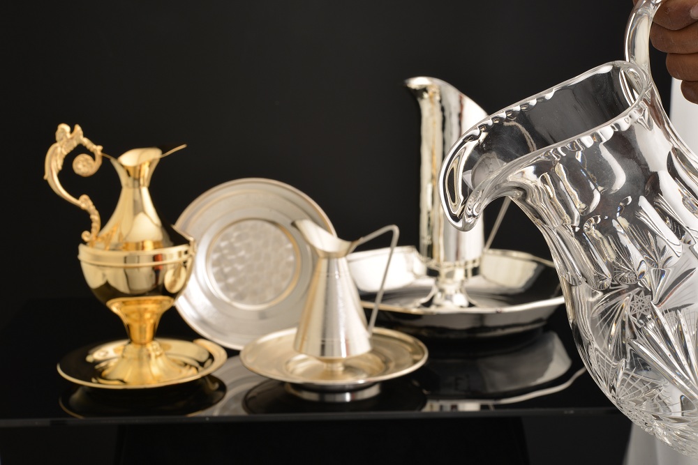 Les aiguières pour lavage des mains dans les cérémonies religieuses Aiguières pour lavage