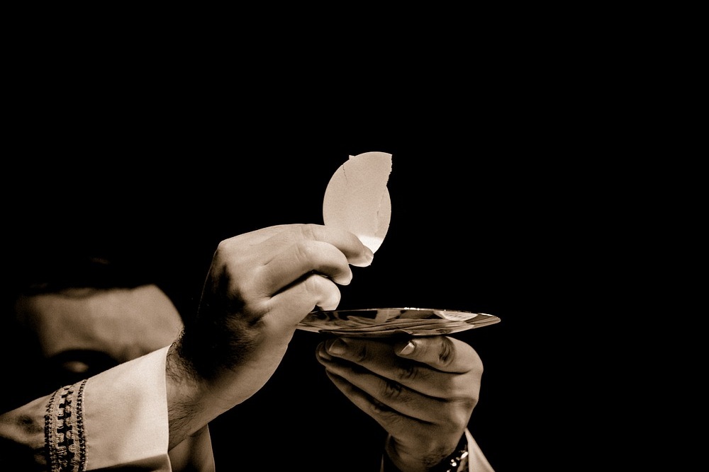 L'hostie dans la célébration eucharistique L'hostie dans la célébration eucharistique