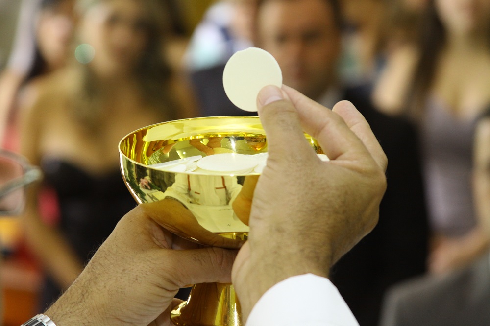 Peut On Prendre L Hostie Sans Avoir Fait Sa Communion 10 questions et réponses sur les hosties et la communion - Holyart.fr