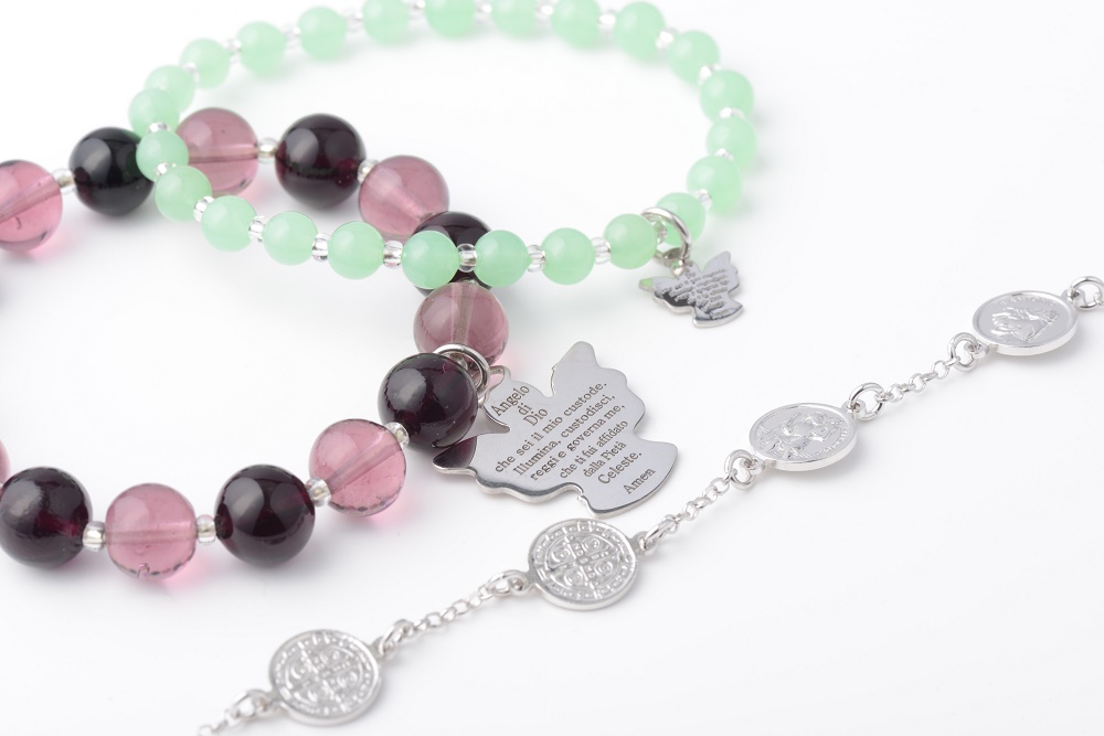 7 types de bracelets religieux à porter avec style - Holyart.fr