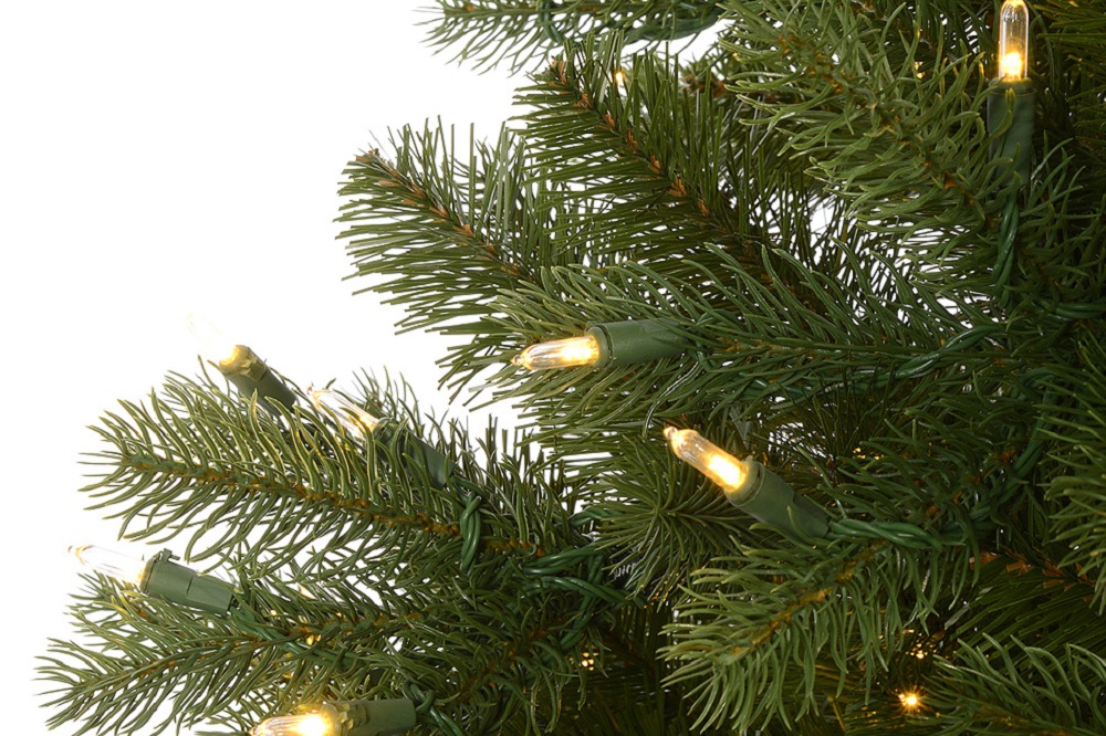 Comment disposer les guirlandes lumineuses sur le sapin de Noël -   Blog