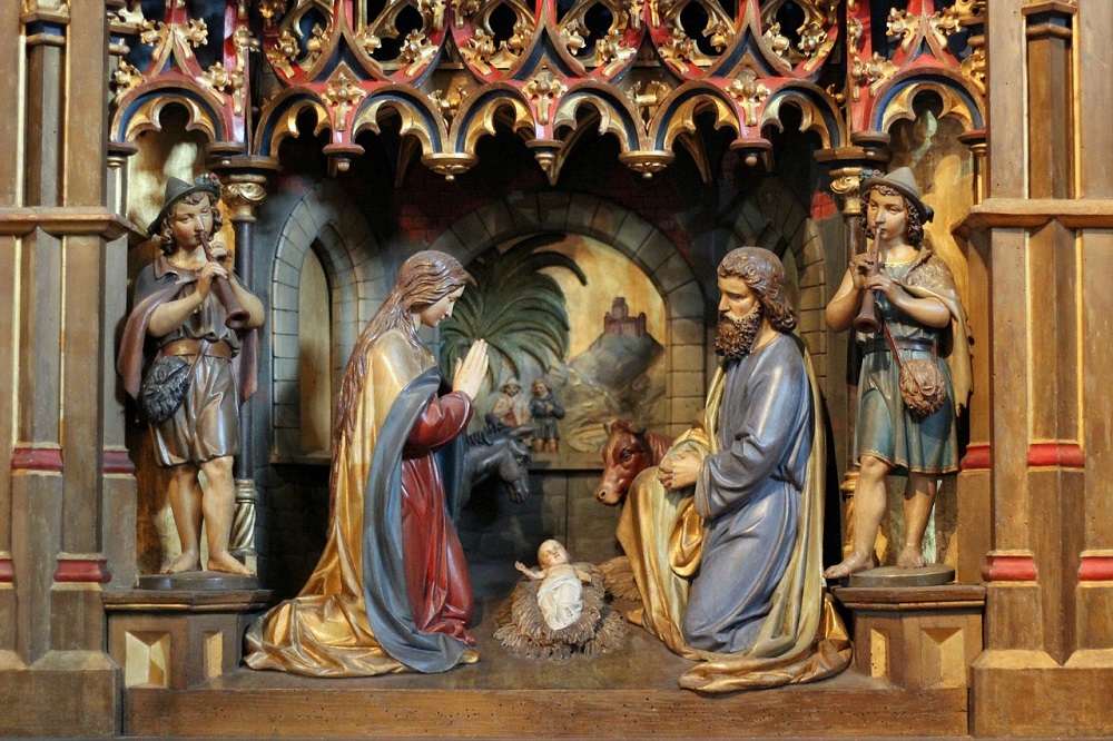 Scène de la Nativité dans l'église