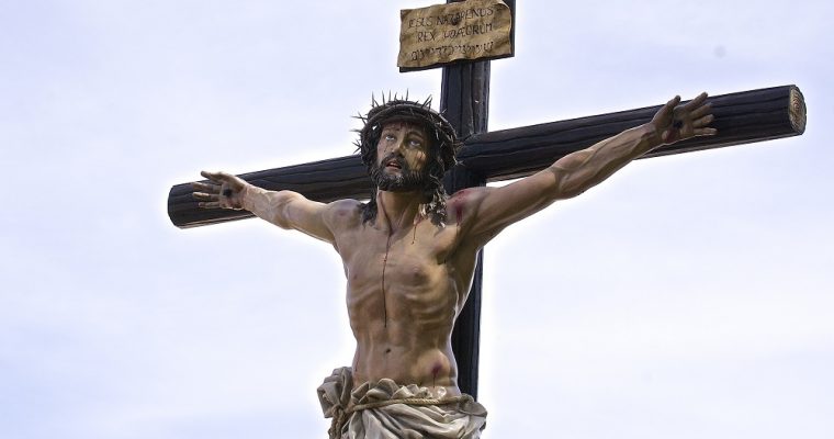 Pourquoi Jésus en croix est un symbole si important pour les catholiques ?