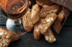 Vin de messe et vin santo : qu’ont-ils en commun ?