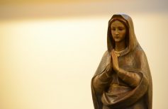 Titres Mariaux : combien et lesquels sont les noms dédiés à Marie