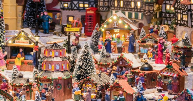 Villages de Noël miniatures : invitez la magie de Noël chez vous