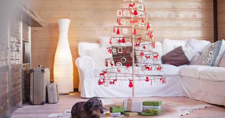 Sapin lumineux Led avec personnages crèche de Noël en bois ciselé