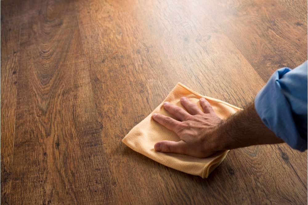 Comment prendre soin de son parquet avec de la cire d'abeille ?