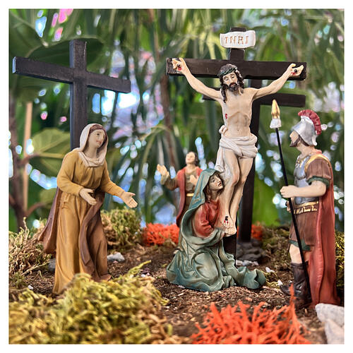 Scène Jésus sur la croix avec Marie et un soldat à ses pieds 9 cm