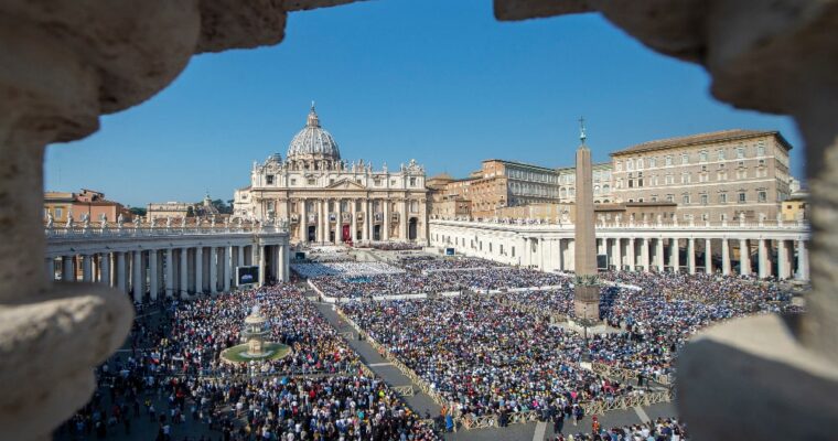 Acutis et Frassati: les premières canonisations de Pape Léon XIV