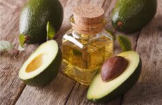Huile d’avocat : bénéfices pour les cheveux, le visage et le corps Huile d’avocat
